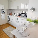 Stella's - Center - Free Secure Parking - Big Sun Terrace - Air Conditioning - Wifi - Tram To The Bus Station And Old Town Lejlighed Tallinn