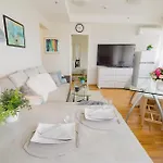 Stella's - Center - Free Secure Parking - Big Sun Terrace - Air Conditioning - Wifi - Tram To The Bus Station And Old Town Apartamento