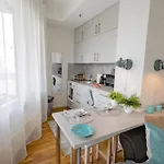 Stella's - Center - Free Secure Parking - Big Sun Terrace - Air Conditioning - Wifi - Tram To The Bus Station And Old Town * Talin