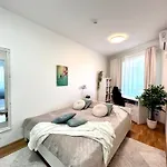 Lejlighed Stella's - Center - Free Secure Parking - Big Sun Terrace - Air Conditioning - Wifi - Tram To The Bus Station And Old Town *