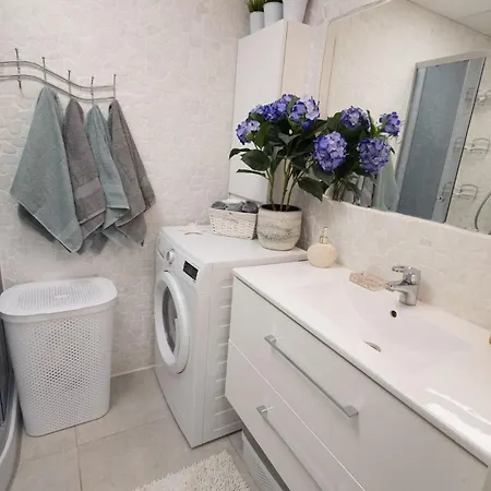 Stella's - Center - Free Secure Parking - Big Sun Terrace - Air Conditioning - Wifi - Tram To The Bus Station And Old Town 아파트
