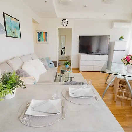 Stella's - Center - Free Secure Parking - Big Sun Terrace - Air Conditioning - Wifi - Tram To The Bus Station And Old Town Appartamento