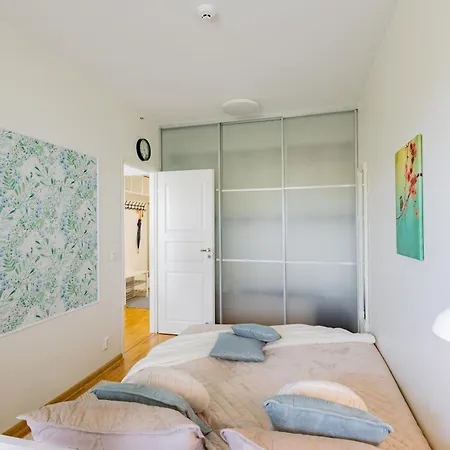 Stella's - City Center - Free Secure Parking - Big Sun Terrace - Air Conditioning - Wifi - Tram To The Bus Station And Old Town 탈린
