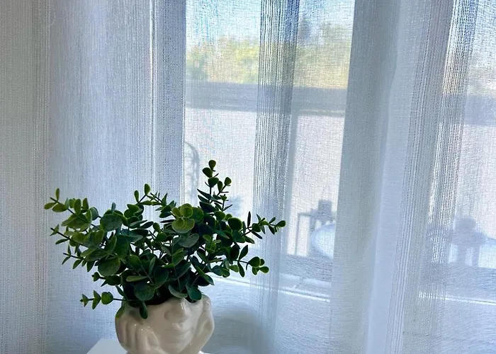 Stella's - Center - Free Secure Parking - Big Sun Terrace - Air Conditioning - Wifi - Tram To The Bus Station And Old Town Apartment *