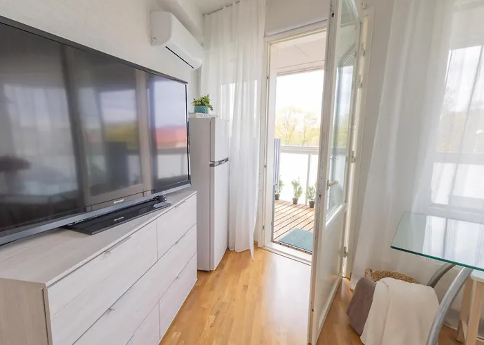 Stella's - Center - Free Secure Parking - Big Sun Terrace - Air Conditioning - Wifi - Tram To The Bus Station And Old Town Appartamento Reval